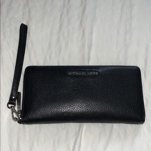 Michael Kors XL Wallet/Wristlet